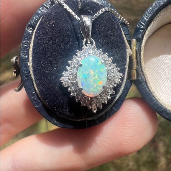 1.11ct solid platinum genuine opal/VS Diamond necklace - Picture 6 of 12